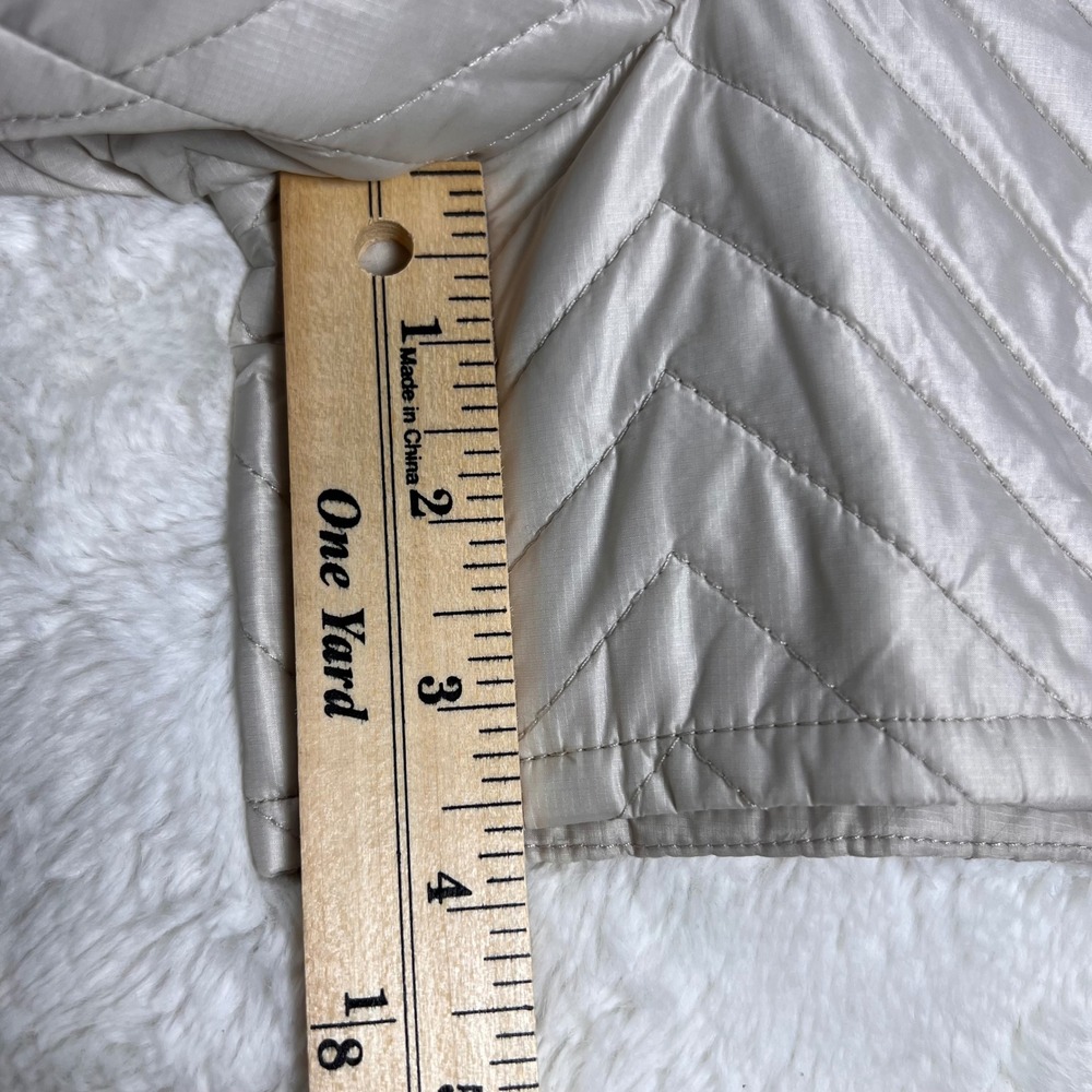 Athleta Aprs Ski Quilted Chevron Shorts Beige Women's Size 6 Pockets Drawstring - Picture 10 of 11